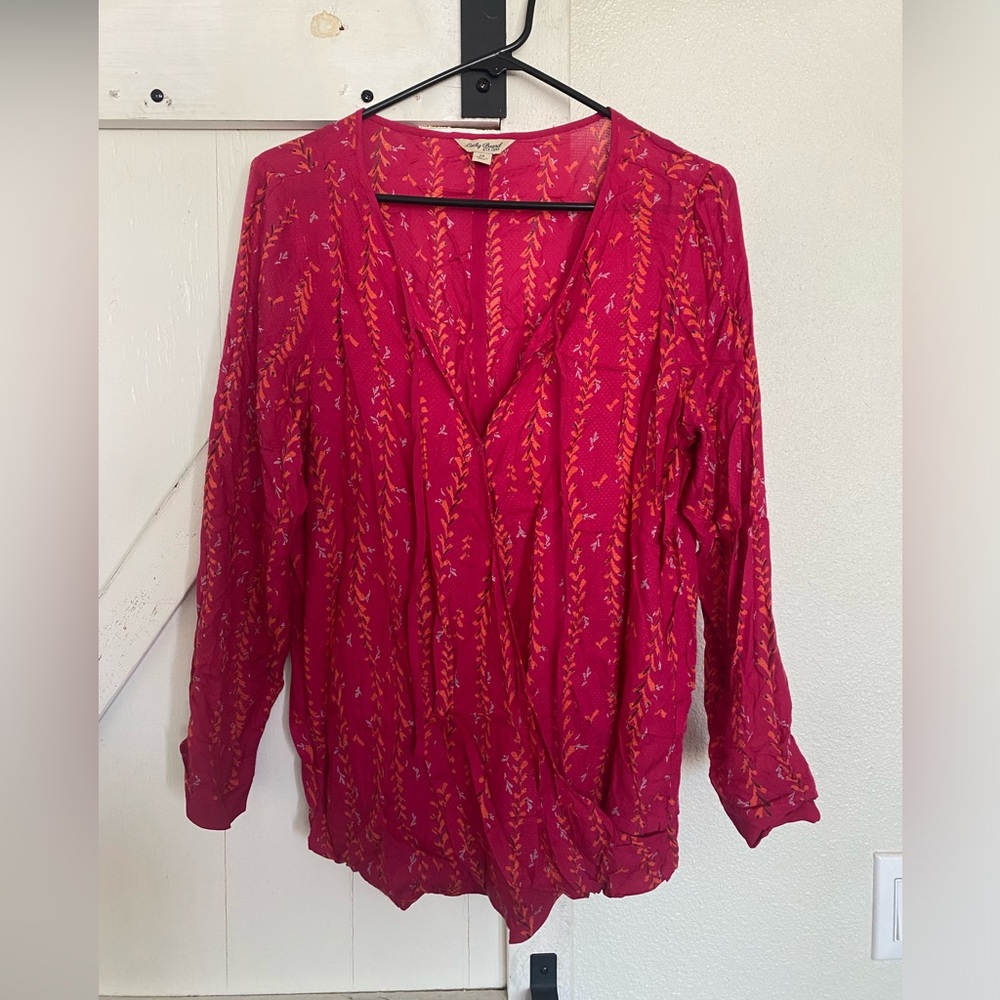 Ladies lucky brand top, great condition, size medium, smoke free home.